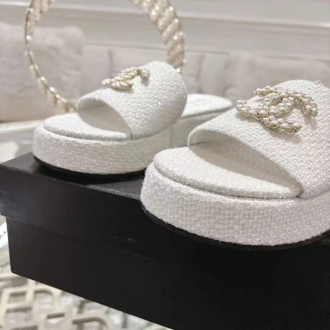 👟👟Ex-factory price 480👟👟 🎉Chanel Chanel 2025 Xiaoxiang C family thick-soled sandals series official website synchronization, classic and elegant, casual wear 🌹🌹🌹🌹Original logo ~ Made of imported sheepskin and C family custom fabrics, a variety of colors for the goddess to choose! ❤️❤️❤️❤️ Code number: 36~40 (35.41.42 customized, non-returnable) Color: 5 colors;